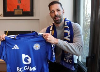 Ruud van Nistelrooy has signed