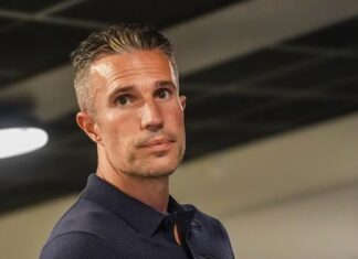 Van Persie banned from future coaching jobs at Arsenal