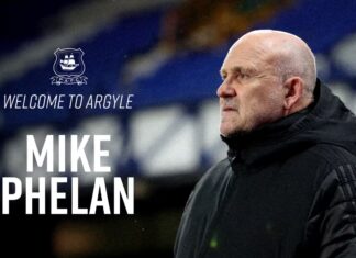 Wayne Rooney presents Mike Phelan who he knows well from his goal-rich years at Manchester United