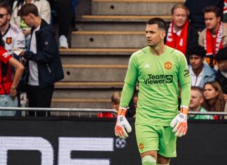 Manchester United promote Tom Heaton as they actively search for a new goalkeeper