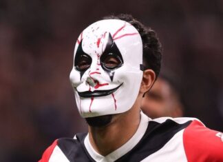 Super striker Omar Marmoush lands in Manchester for signature and wild salary increase of €14 million!