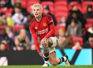 Isak Hansen-Aarøen explains the Danish media about the journey from Manchester United to North Jutland