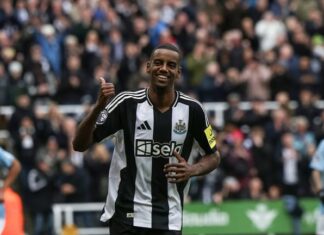 Offers three players in giant swap to secure super striker Alexander Isak
