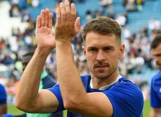 Unique! The Arsenal legend is brought off the injury bench and thrown in as head coach for the three most important games of the season!