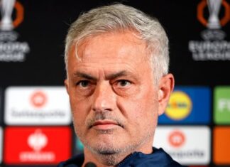 Mourinho orders legendary striker “to stop Solskjaer”