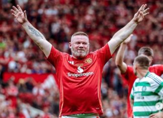 Rooney saved himself when the Everton supporters started “Manchester is full of ….”