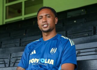 Kenny Tete says no thanks to Everton and signs new deal