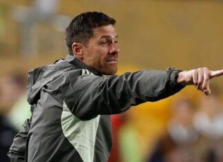 Xabi Alonso tells midfielder he will stay at Real Madrid