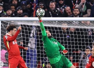 The world’s best goalkeeper does not land in the red part of Manchester, but what about the light blue?