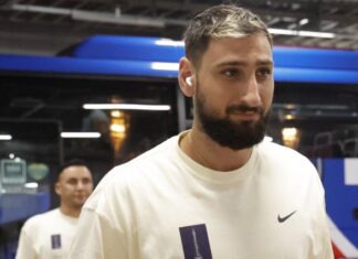 Manchester United’s signing of the world’s best goalkeeper blocked