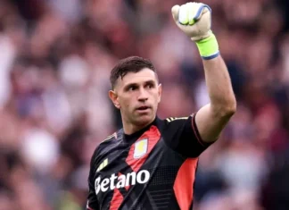 Manchester United are throwing themselves around – with only hours left in the transfer window