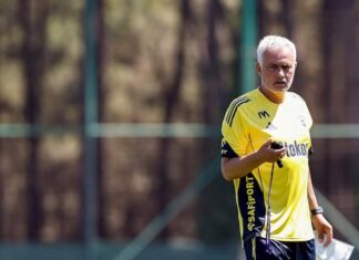 Fenerbahçe sack Jose Mourinho.