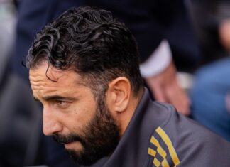 Amorim hisses at his own players