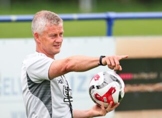 Solskjaer’s biggest rival smashes transfer record!