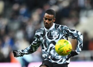 Finally! Alexander Isak is in Liverpool