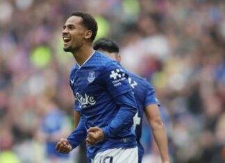 Premier League rivals in line for David Moyes’ most important player