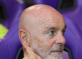 Stefano Pioli refuses to step down as Fiorentina manager
