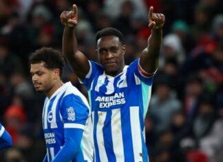 Danny Welbeck sends Manchester United out of the FA Cup