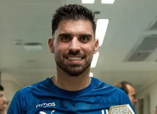 Manchester United make their first bid for the midfield general who wants to return to the Premier League on