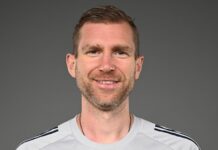 Per Mertesacker resigns from Arsenal after 15 years