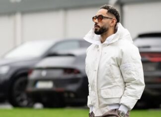 Manchester United players supporter stunt!