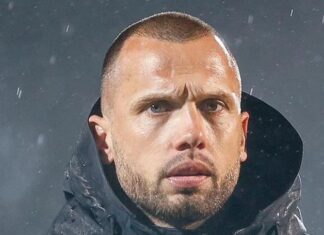 Helped lead Liverpool in the Premier League title season – now John Heitinga is stepping down after four weeks at Tottenham!