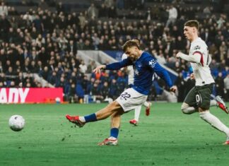 Manchester United and Aston Villa are battling it out for one of the most prominent midfielders in the Premier League