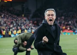 Super coach Luis Enrique in negotiations