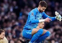 Negotiating sale of goalkeeper with 117 appearances for Tottenham so far