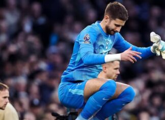 Negotiating sale of goalkeeper with 117 appearances for Tottenham so far