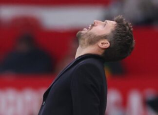 Manchester United improve offer for ‘best footballer of all time’