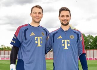 Legendary Bayern Munich goalkeeper Manuel Neuer has signed