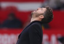 Manchester United are planning a giant raid on West Ham