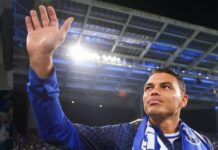 Super veteran Thiago Silva is served a contract by Champions League club!