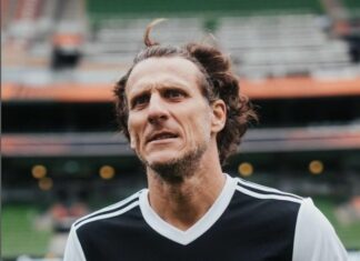 Gives Manchester United’s cult hero Diego Forlan the “dream job”