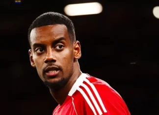 Liverpool supporters react strongly to Alexander Isak absence