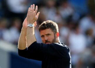 Manchester United make disgruntled Barcelona player offer and fingers crossed