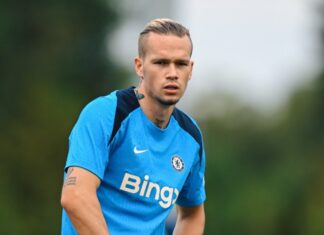 Leeds are chasing Chelsea star who will finally be able to play again