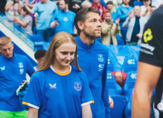 Everton present James Tarkowski as new captain: “One of the greatest moments of his career!”