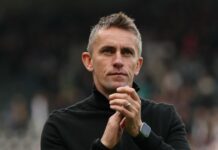 Unemployed manager spotted at Old Trafford