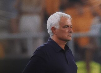 Jose Mourinho loses, slaps his lip – but then does something very unusual